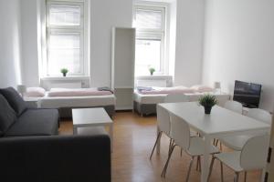 Deluxe One-Bedroom Apartment room in Betariel Apartments S32