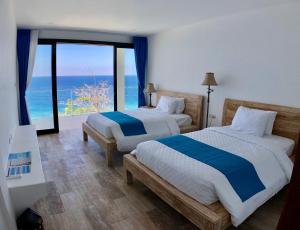 Phòng Deluxe 2 Giường Đơn Nhìn Ra Biển (Deluxe Twin Room with Sea View)