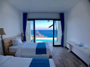 Phòng Superior 2 Giường Đơn Nhìn Ra Biển (Superior Twin Room with Sea View)