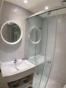Phòng Bốn Người Có Phòng Tắm Riêng (Quadruple Room with Private Bathroom)