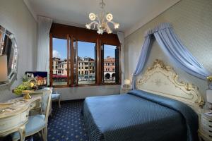 Double Room with Grand Canal View - no smoking room in Hotel Rialto