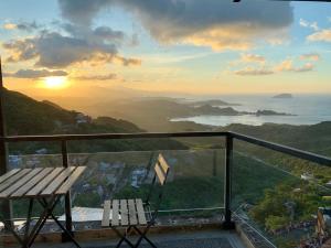 Phòng Deluxe Giường Đôi/2 Giường Đơn Nhìn Ra Biển (Deluxe Double or Twin Room with Sea View)