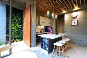 Phòng có giường cỡ King nhìn ra cảnh núi non (King Room with Mountain View)