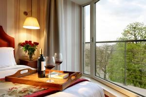 Deluxe Triple Room room in Eurostars Montgomery