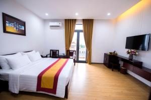 Phòng Deluxe giường đôi có ban công (Deluxe Double Room with Balcony)