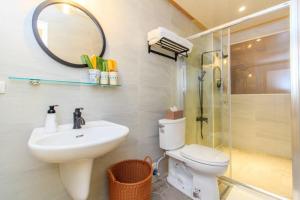 Phòng Gia Đình Với Phòng Tắm Chung (Family Room with Shared Bathroom)