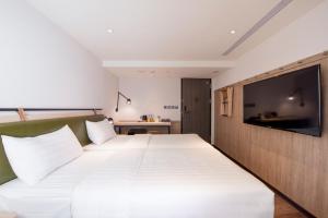 Phòng Hai Giường Đơn Tiêu Chuẩn không có Cửa Sổ (Standard Twin Room without Window)
