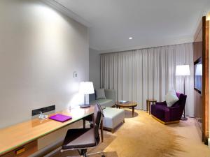 Deluxe Park Suite room in Amora Hotel Jamison Sydney