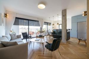Deluxe Two-Bedroom Apartment with Balcony - Byron 18 Street room in Beach Apartments TLV - Exclusive