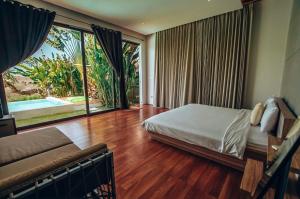 Biệt Thự Có Hồ Bơi Riêng (Villa with Private Pool)