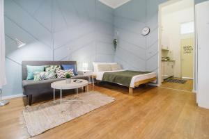 Double Room with Balcony room in 15 Ben Yehuda Studios - by Comfort Zone