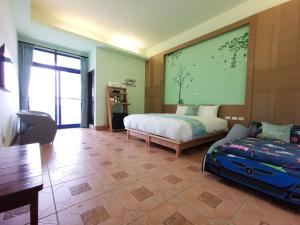 Phòng gia đình với phòng tắm riêng. (Family Room with Private Bathroom)