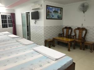 Phòng Tập Thể Cả Nam và Nữ (Mixed Dormitory Room)