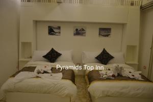 Triple Room with Balcony room in Pyramids Top Inn