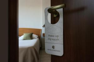 Twin Room - Lower Floor room in Evripides Hotel