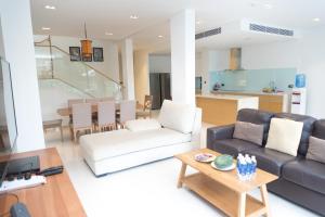 Biệt Thự Có Hồ Bơi Riêng (Villa with Private Pool)