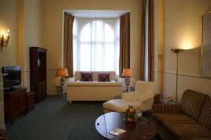 Deluxe Suite with King Bed and Whirlpool - Smoking room in Best Western Plus Park Hotel Brussels