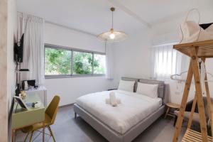 Deluxe Studio room in 36 Geula - By Beach Apartments TLV