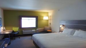 Leisure King Room - Non-Smoking room in Holiday Inn Express & Suites Boynton Beach East, an IHG Hotel