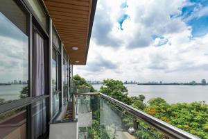 Căn hộ hướng hồ (Lake View Apartment)