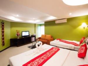 Phòng Tiêu Chuẩn Giường Đôi/2 Giường Đơn Với Dịch Vụ Đưa Đón Sân Bay 2 Chiều (Standard Double or Twin Room with Two-Way Airport Transfer)