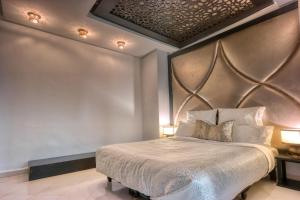 Large Double Room room in Riad 7 Pierres