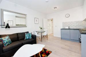 Holiday Home room in F6 Greek Street by City Living London