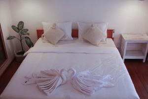 Phòng Deluxe Giường Đôi Có Ban Công (Deluxe Double Room with Balcony)