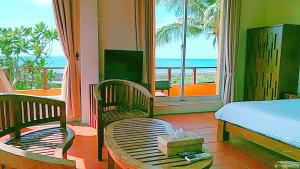Phòng Deluxe Giường Đôi Với Ban Công và Tầm Nhìn Ra Biển (Deluxe Double Room with Balcony and Sea View)