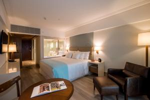 Suite Premium with Sea View room in Vogal Luxury Beach Hotel & SPA