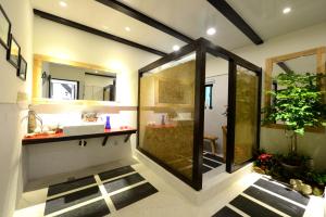 Phòng Gia Đình Hướng Biển (Family Room with Sea View)