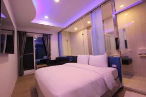 Phòng Deluxe Giường Đôi Với Ban Công và Tầm Nhìn Ra Biển (Deluxe Double Room with Balcony and Sea View)