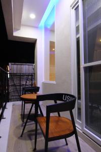 Phòng Deluxe Giường Đôi Với Ban Công và Tầm Nhìn Ra Biển (Deluxe Double Room with Balcony and Sea View)