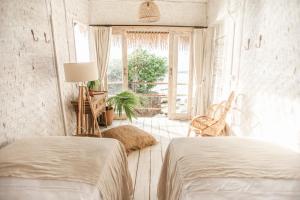 Single Bed in Twin Dorm with shared and Mixed Room