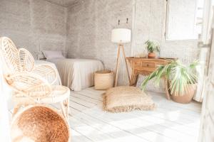 Single Bed in Twin Dorm with shared and Mixed Room