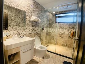 Phòng Giường Đôi Có Phòng Tắm Riêng (Double Room with Private Bathroom)