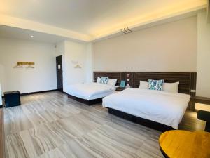 Phòng 4 Người Có Ban Công (Quadruple Room with Balcony)