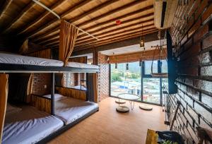 Giường Trong Phòng Ngủ Tập Thể Cho Cả Nam Và Nữ 6 Giường (Bed in 6-Bed Mixed Dormitory Room)
