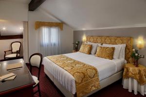 Double Room room in Hotel Pausania