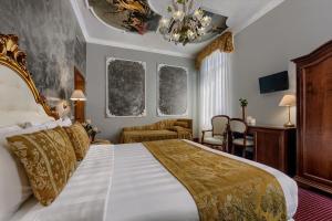 Triple Room room in Hotel Pausania