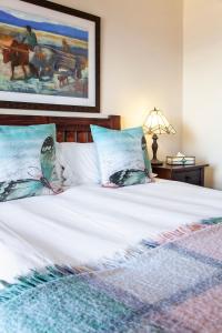 Queen Room with Sea View room in Moonglow Guesthouse