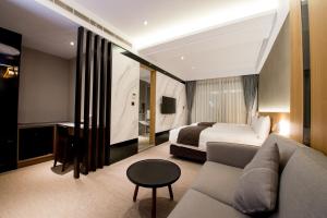 Phòng Hai Giường Đơn Loại Sang (Deluxe Twin Room)