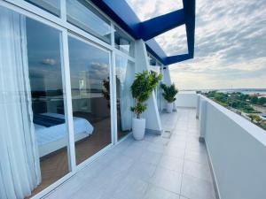 Căn Hộ Áp Mái (Penthouse Apartment)