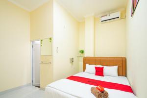 Phòng Tập Thể Nam (Male Dormitory Room)