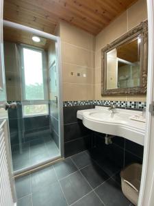 Phòng Giường Đôi Nhỏ (Small Double Room)