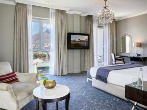 Junior Suite with Mountain View room in Queen Victoria Hotel
