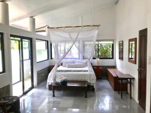 Phòng Deluxe Giường Đôi Nhìn Ra Biển Từ Phía Bên Cạnh (Deluxe Double Room with Side Sea View)