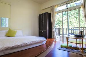 Phòng Giường Đôi Nhìn Ra Núi (Double Room with Mountain View)