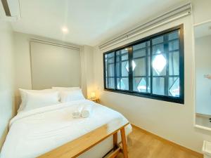 Phòng Giường Đôi/ 2 Giường Đơn với Phòng tắm Chung (Double or Twin Room with Shared Bathroom)