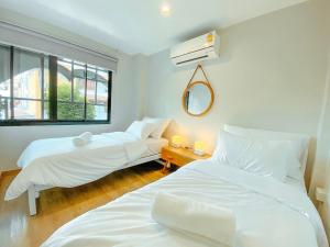 Phòng Giường Đôi/ 2 Giường Đơn với Phòng tắm Chung (Double or Twin Room with Shared Bathroom)